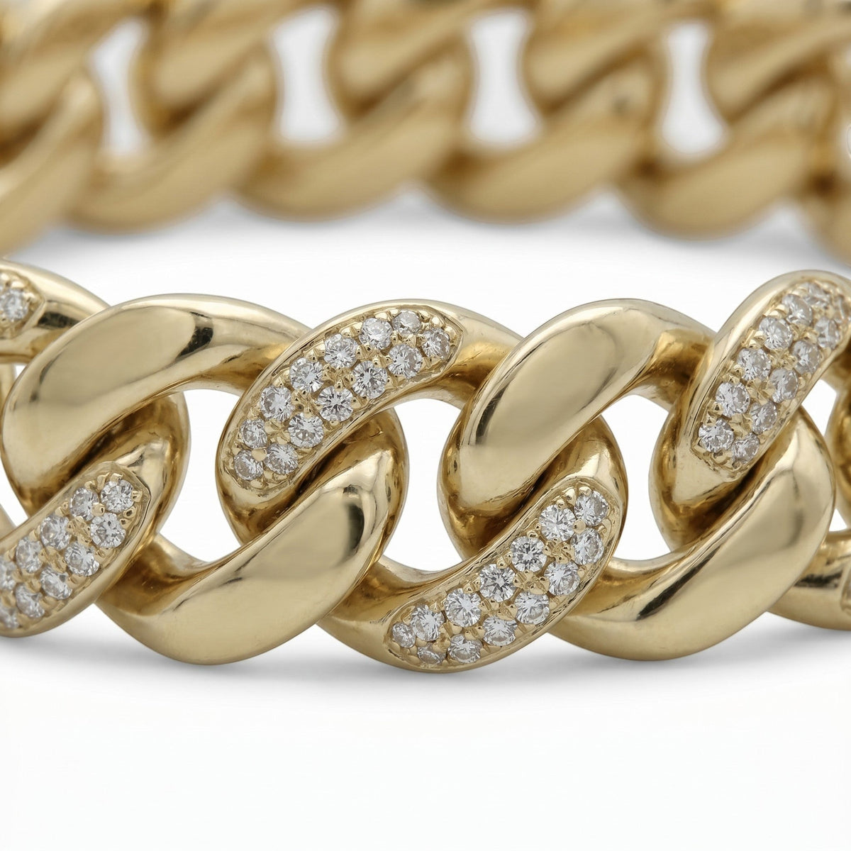 Pulsera El Rey Joyero tipo eslabón cubano en oro laminado 18k con incrustaciones de circonitas brillantes