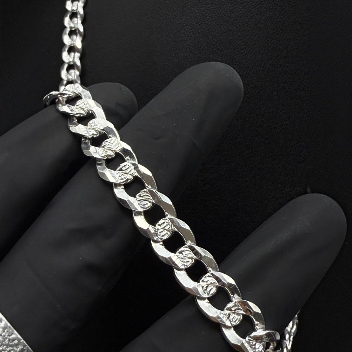 Cadena barbada de 8mm en plata .925 de El Rey Joyero con eslabones sólidos y acabado brillante