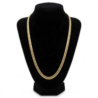 Cadena tipo Cartier de El Rey Joyero en oro laminado de 18k con eslabones cubanos clásicos sobre busto expositor negro.