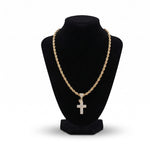 Set El Rey Joyero de cadena torzal y dije de cruz adiamantada con corona en baño de oro 18k sobre busto negro