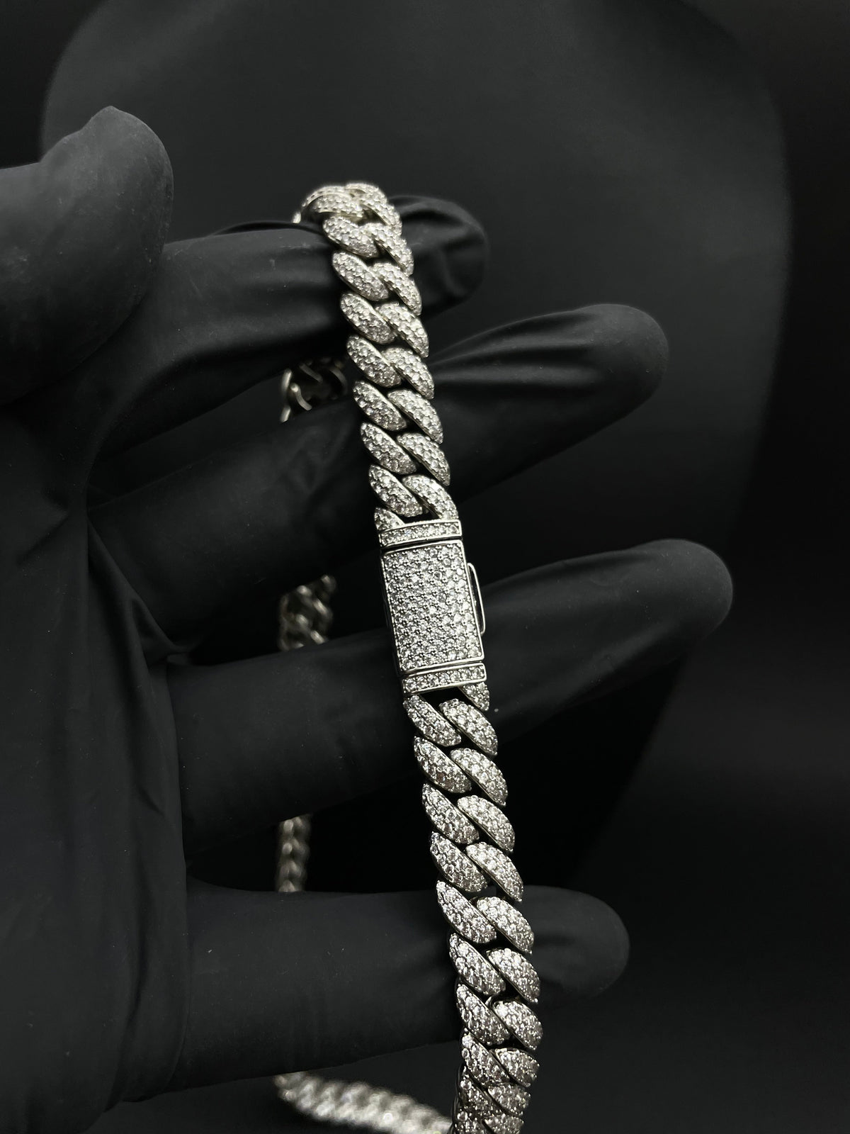 Cadena Cubana Lux de El Rey Joyero en oro laminado blanco 18k con circonitas 5A y broche de caja de alta seguridad