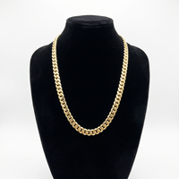 Cadena cubana El Rey Joyero de 7mm en oro laminado 18k sobre busto expositor negro