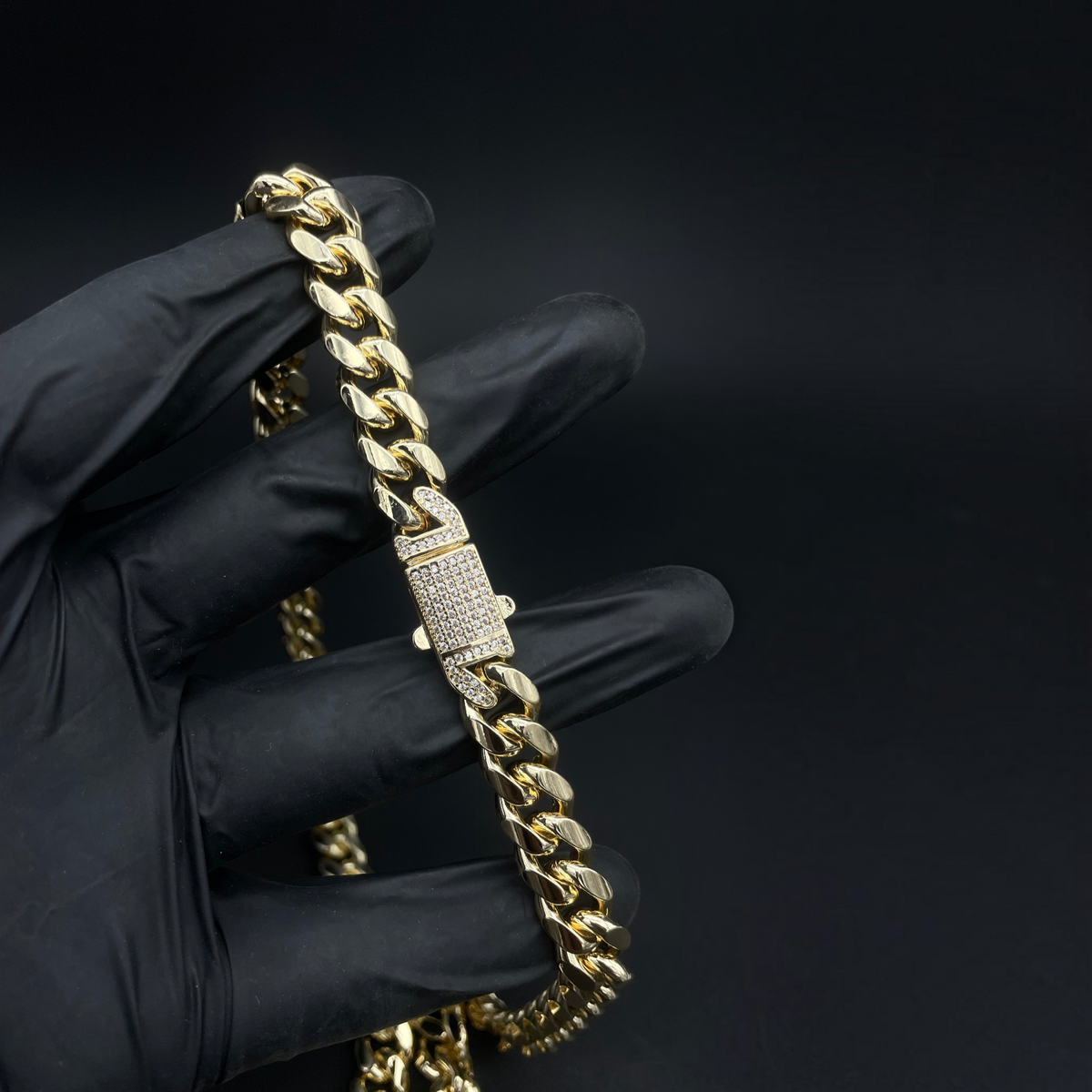 Cadena Mónaco Cubana de El Rey Joyero en oro laminado 18k con broche de caja decorado con circonitas brillantes.