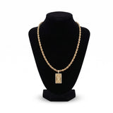 Collar El Rey Joyero con cadena torzal y dije rectangular de Santa Muerte en baño de oro de 18k sobre busto negro