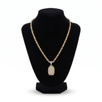 Kit de cadena torzal y dije de la Virgen de El Rey Joyero con baño de oro de 18k sobre maniquí negro