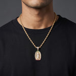 Set El Rey Joyero con cadena torzal y dije de la Virgen con detalles en piedras de colores, baño de oro 18k.