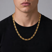 Cadena Ojo De Pollo Premium de El Rey Joyero en tono dorado con eslabones entrelazados sobre camiseta negra