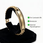 Esclava El Rey Joyero de oro laminado 18k con diseño de grecas y eslabones tipo chino sobre soporte negro