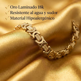 Pulsera de eslabones estilo bizantino en oro laminado 18k de El Rey Joyero sobre tela de satén dorada