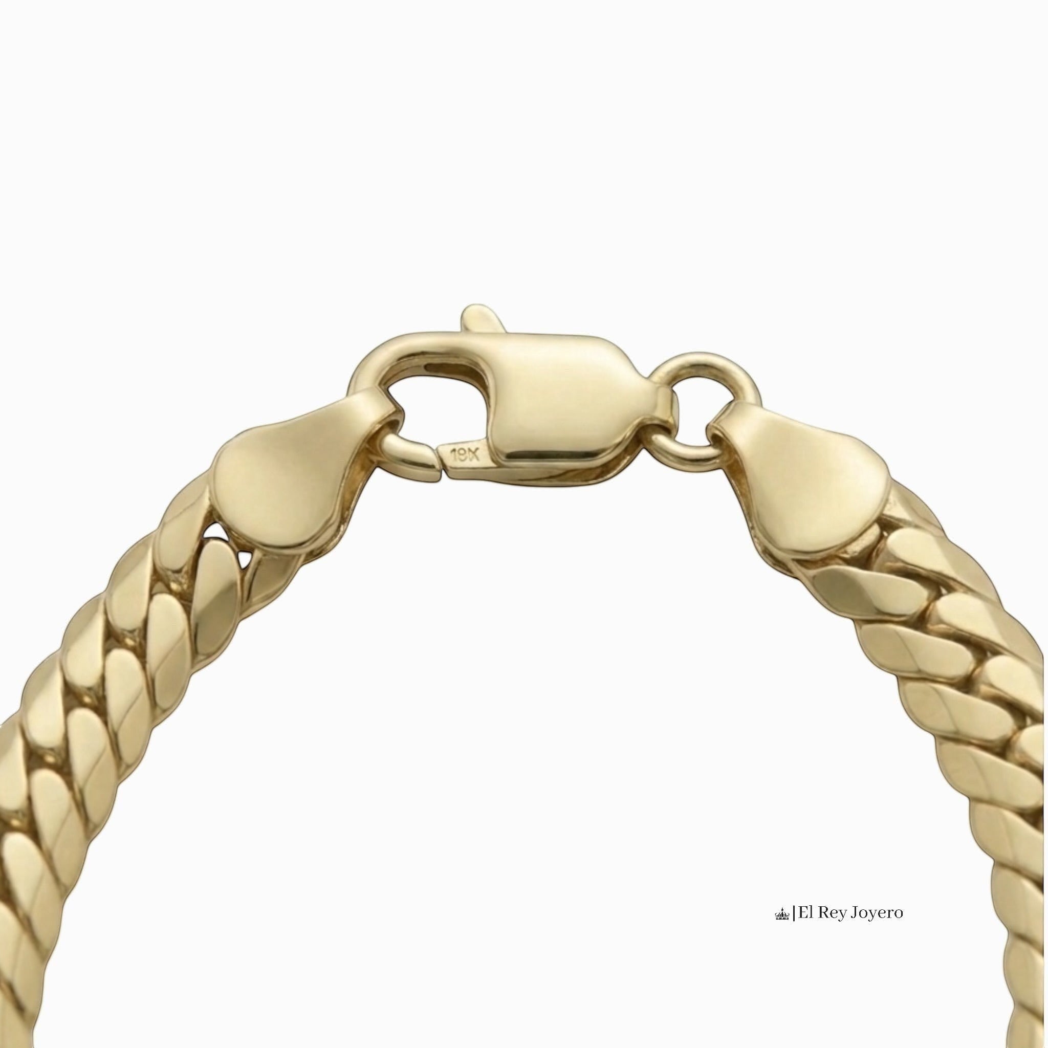 Pulsera estilo barbado cubano de El Rey Joyero en oro laminado 18k con eslabones de 6mm y broche de perico