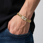 Pulsera El Rey Joyero estilo Mónaco en oro laminado 18k con broche de caja y circonitas en muñeca masculina