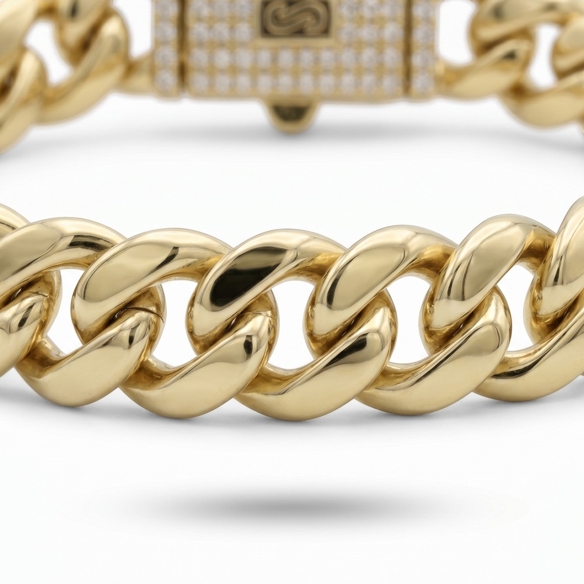 Pulsera estilo Mónaco de El Rey Joyero en oro laminado 18k con eslabones gruesos y broche de caja con circonitas