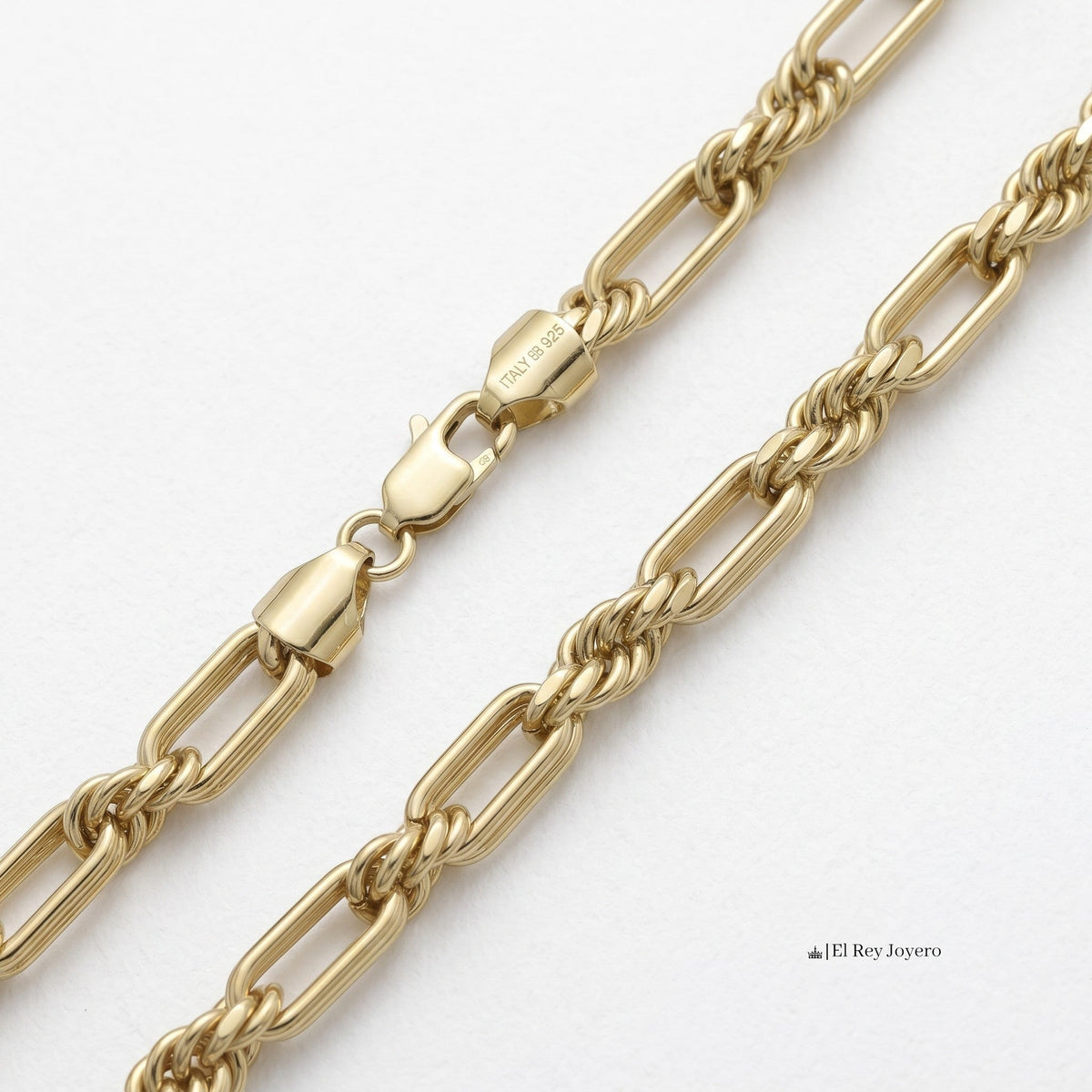 Pulso Fígaro Grueso de El Rey Joyero en oro laminado 18k con eslabones entrelazados y broche de perico.