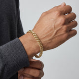 Pulso tejido chino de 8mm en oro laminado 18k de El Rey Joyero lucido en la muñeca de un hombre