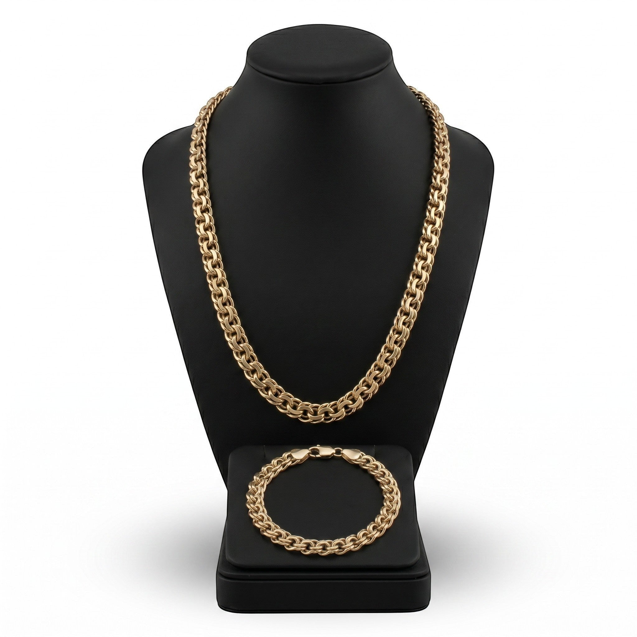Set de cadena y pulsera tejido chino en oro laminado 18k de El Rey Joyero sobre expositor negro